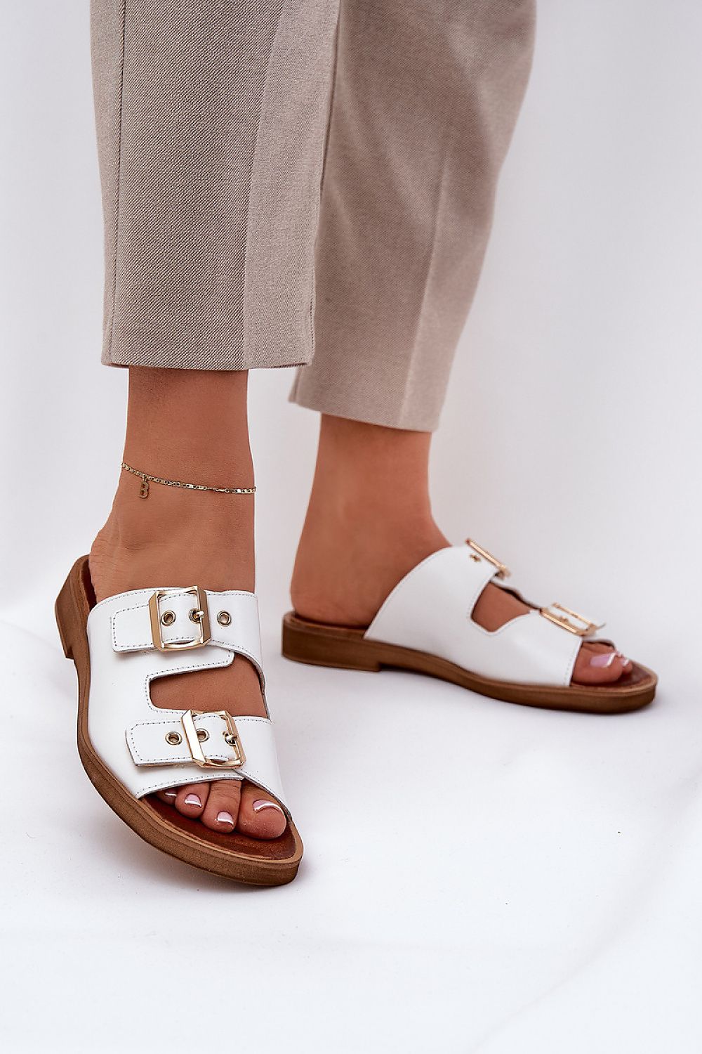 Clacquettes model 210175 Step in style