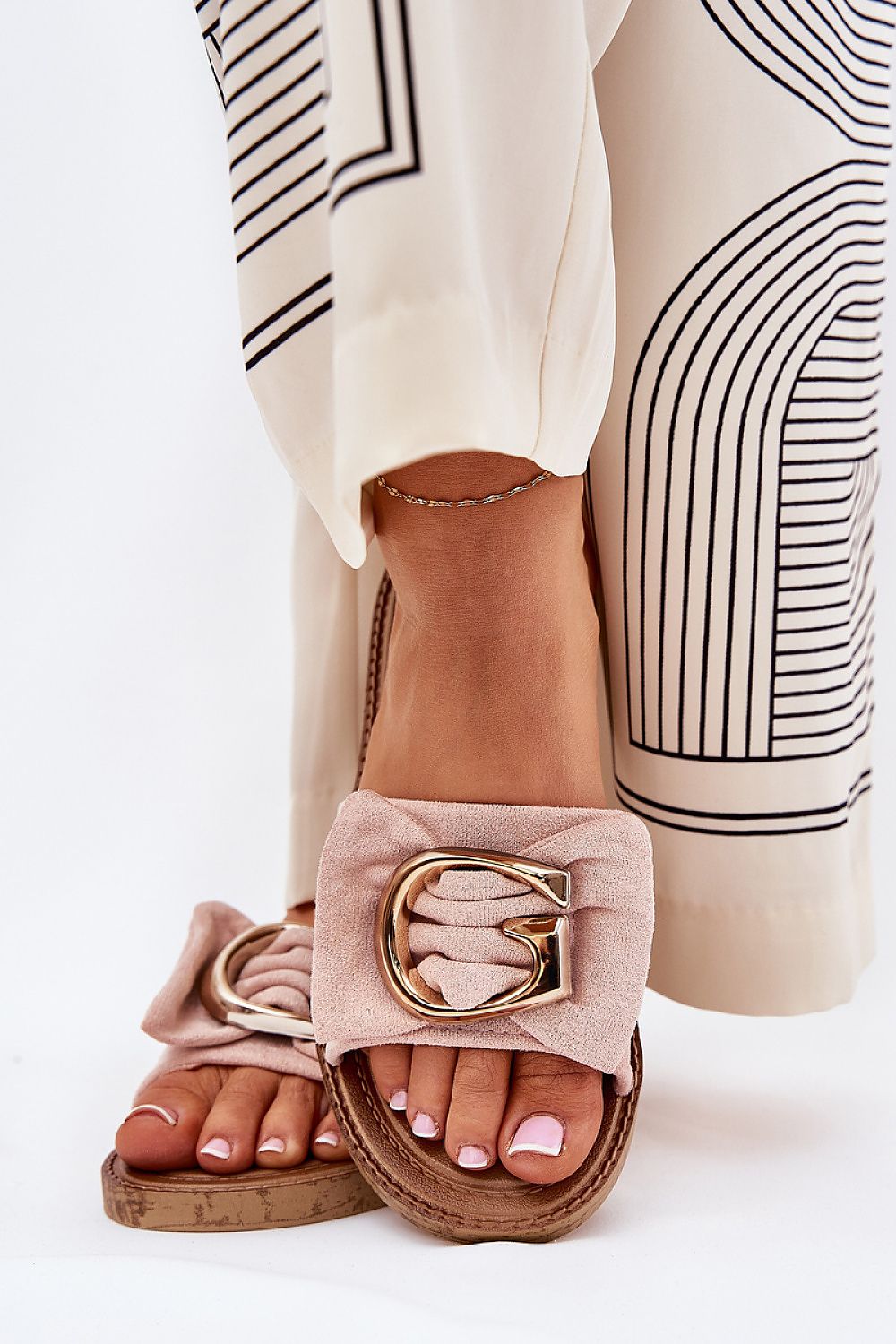 Clacquettes model 210746 Step in style