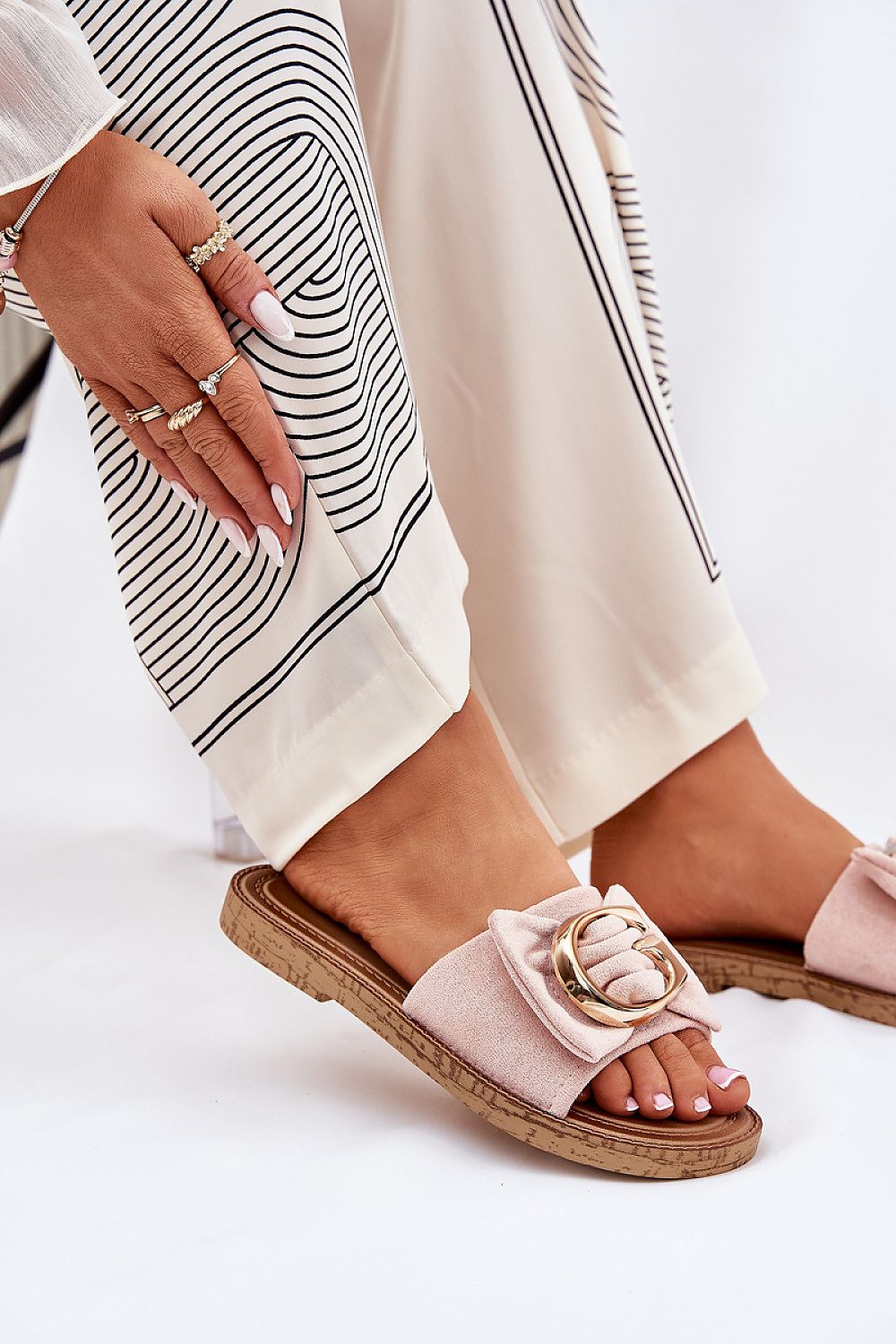 Clacquettes model 210746 Step in style
