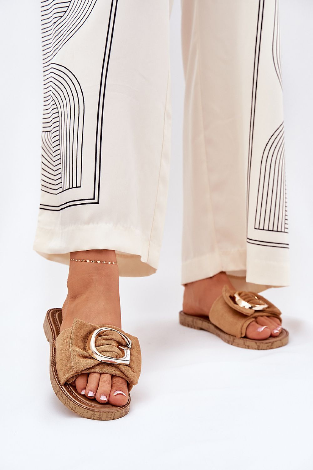 Clacquettes model 210747 Step in style