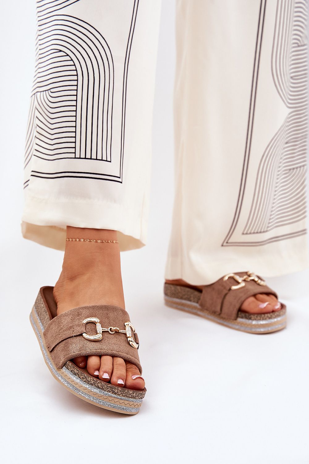 Clacquettes model 210759 Step in style