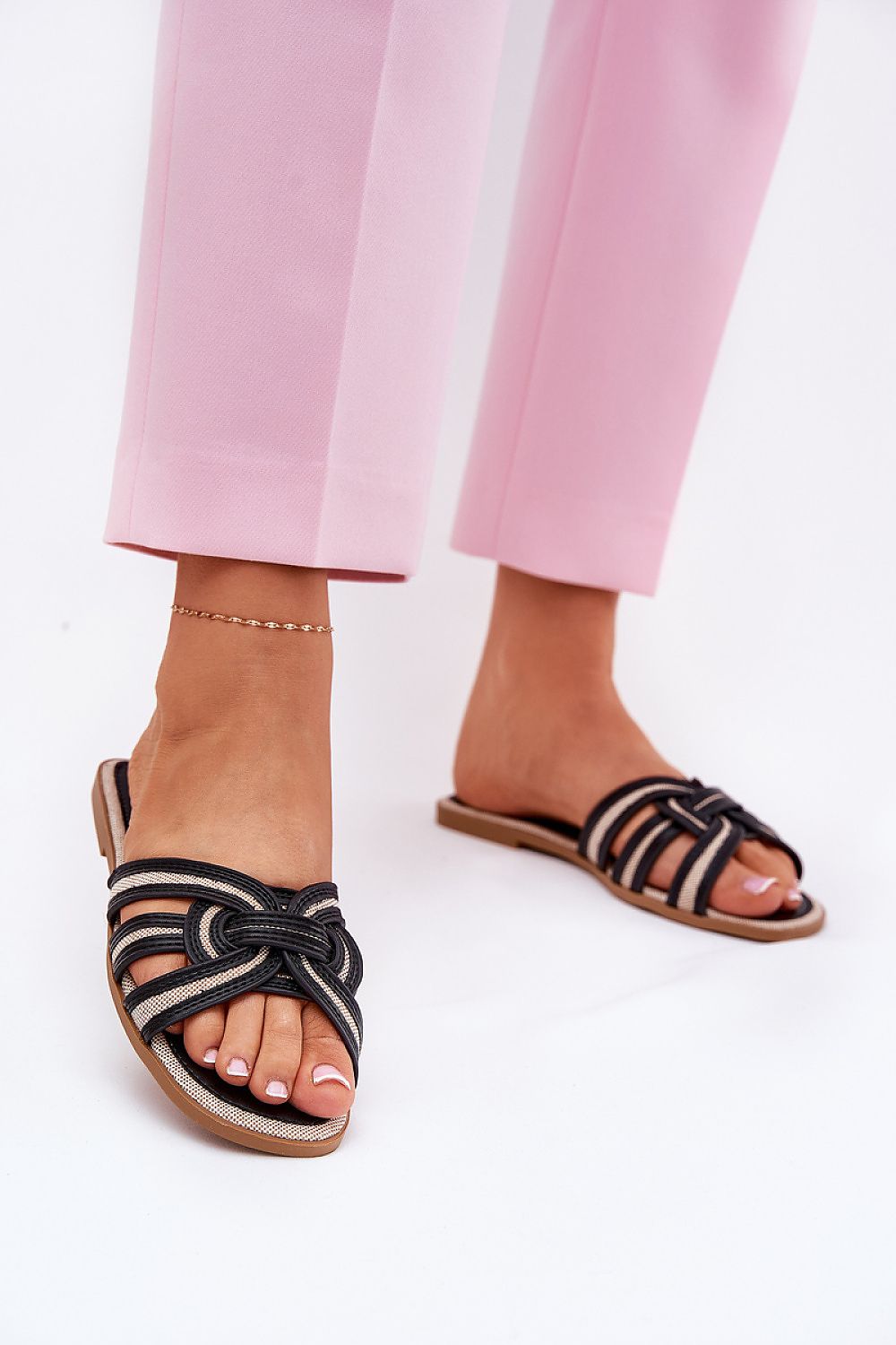 Clacquettes model 210775 Step in style