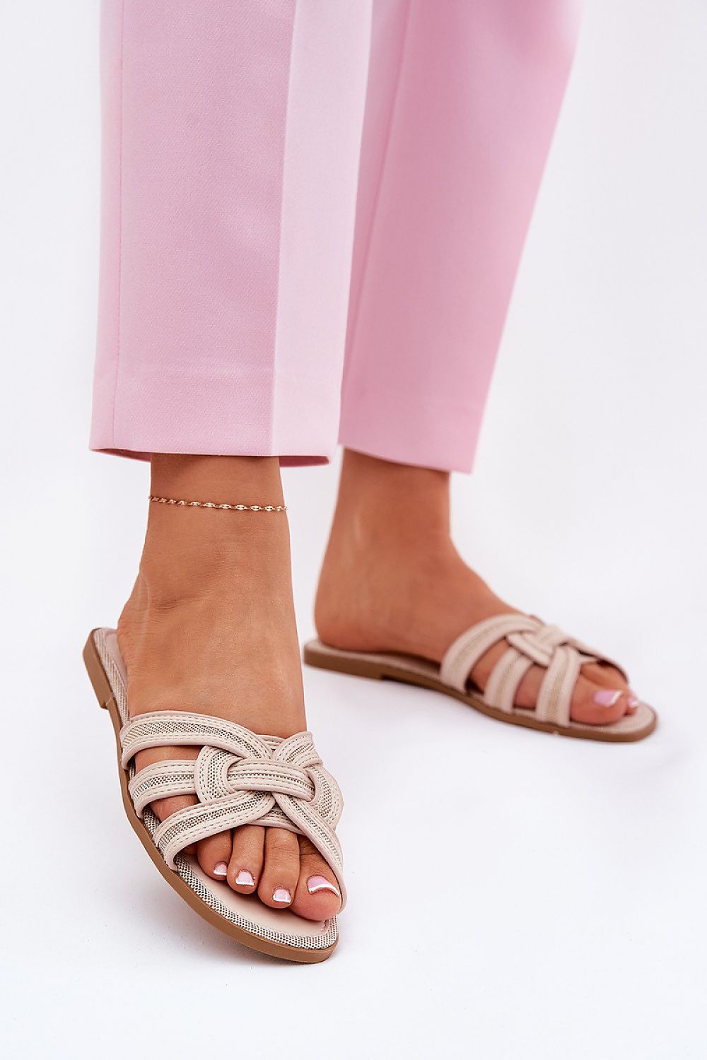 Clacquettes model 210777 Step in style