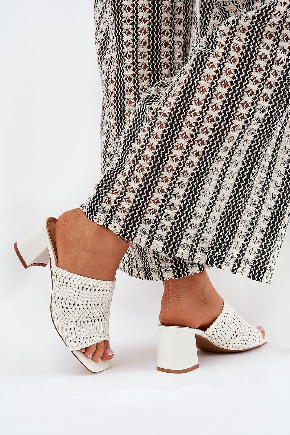 Clacquettes model 210780 Step in style