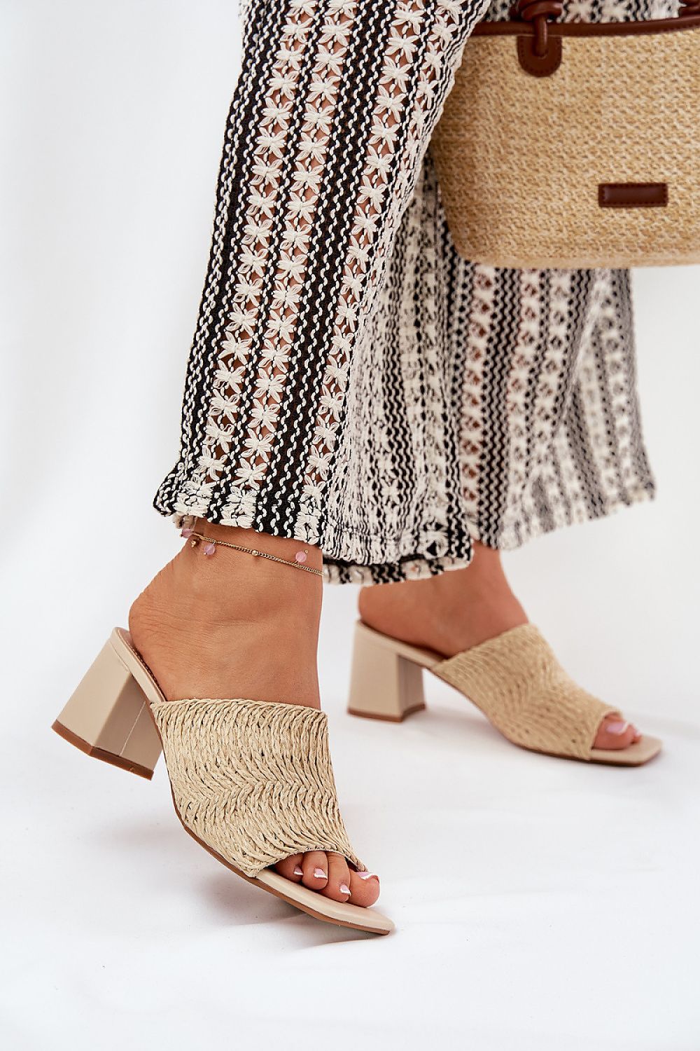 Clacquettes model 210782 Step in style