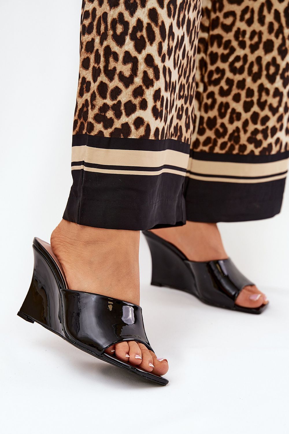 Clacquettes model 210786 Step in style