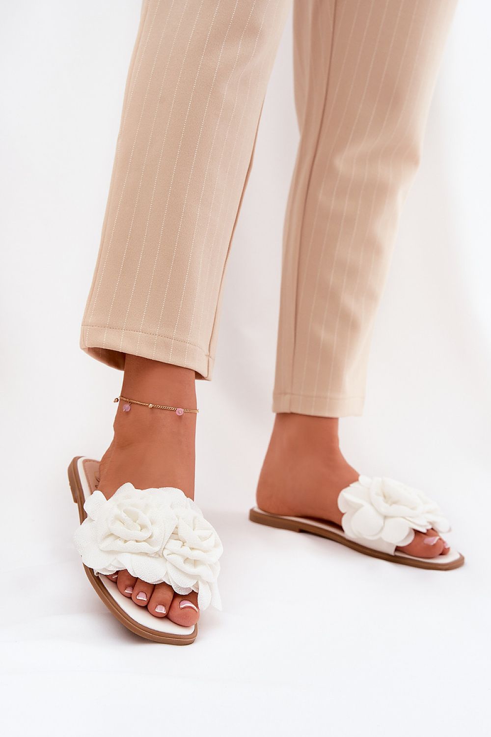 Clacquettes model 210787 Step in style