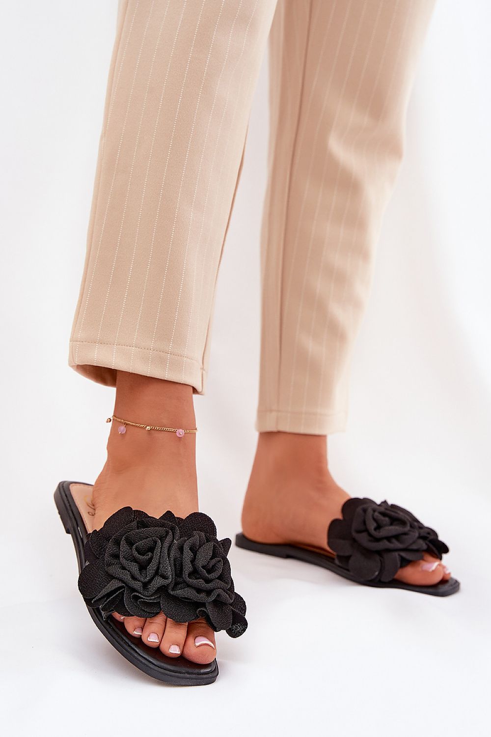 Clacquettes model 210790 Step in style