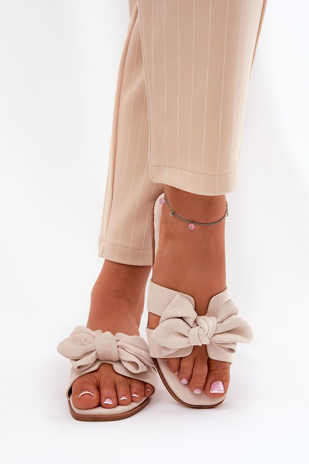 Clacquettes model 210792 Step in style