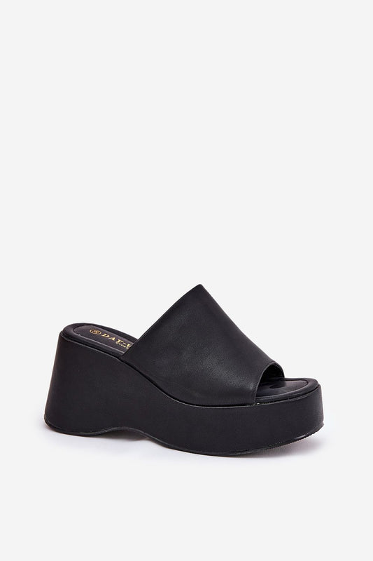 Clacquettes model 211010 Step in style