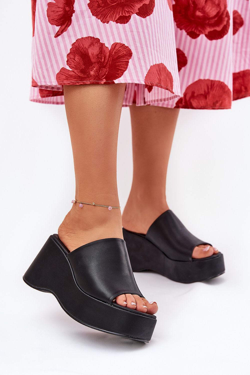 Clacquettes model 211010 Step in style