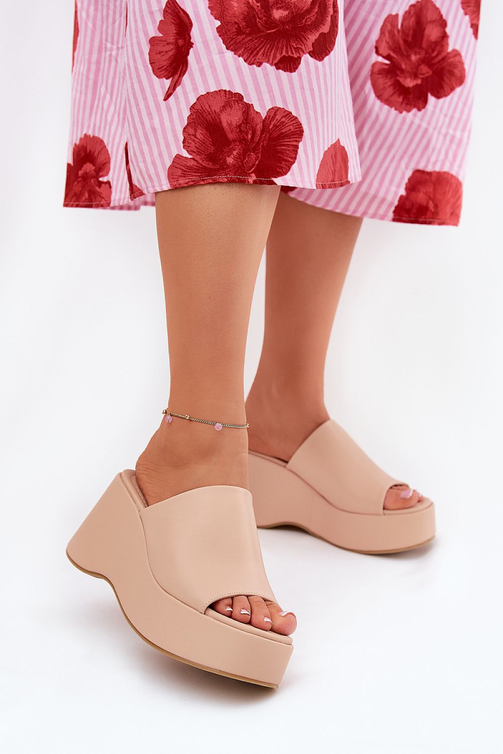 Clacquettes model 211012 Step in style