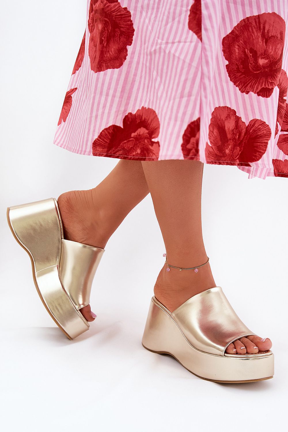 Clacquettes model 211013 Step in style