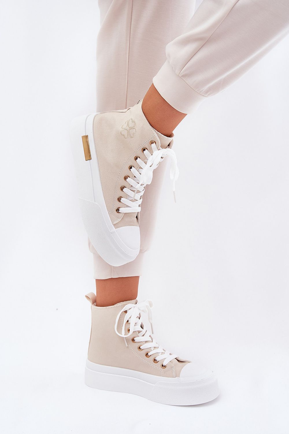 Baskets model 211355 Step in style