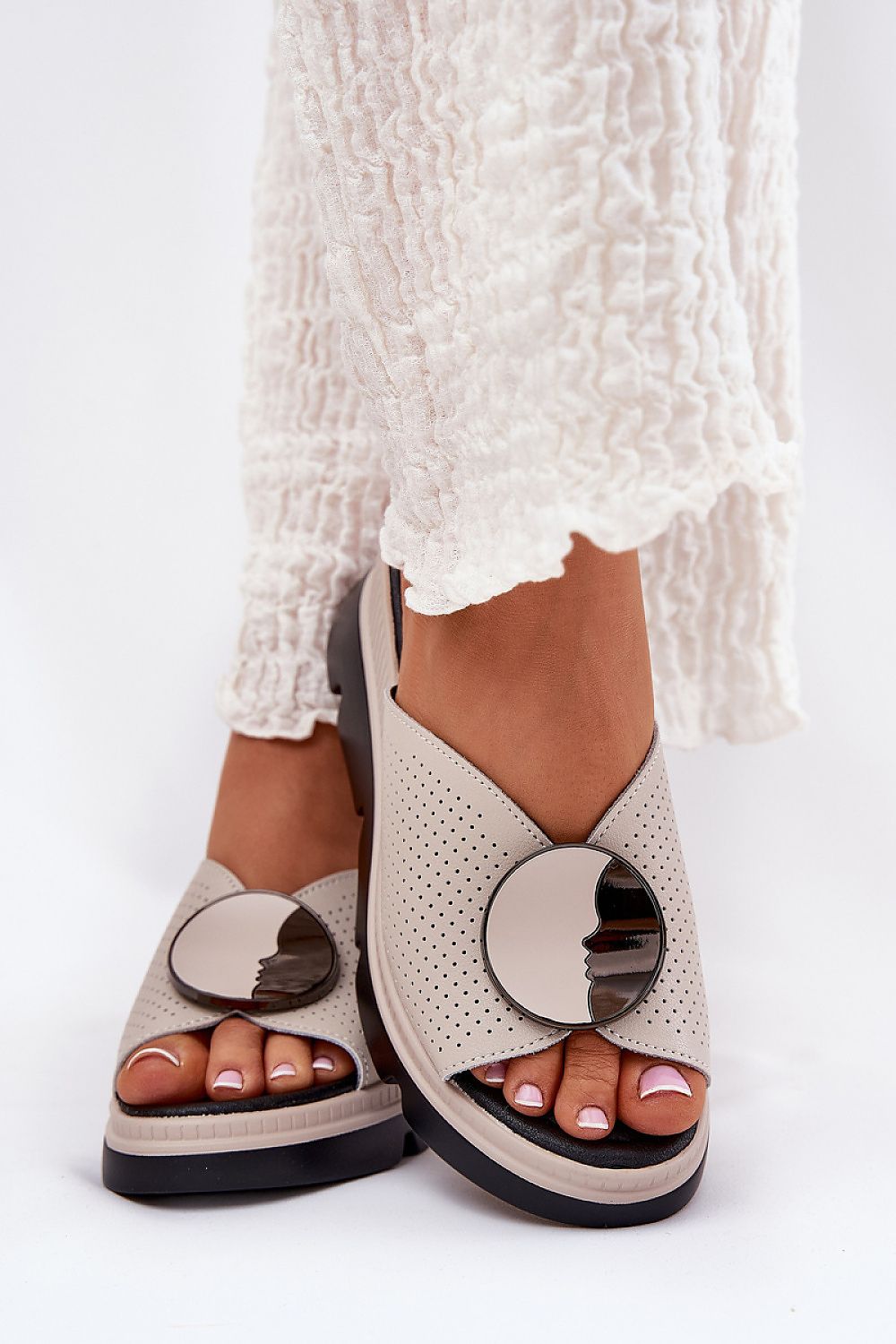 Clacquettes model 211673 Step in style
