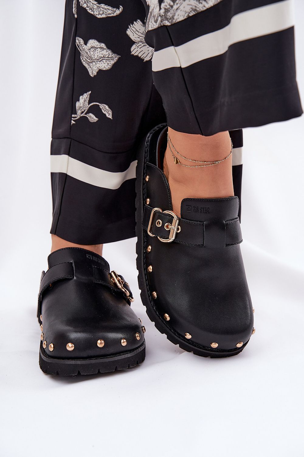 Clacquettes model 211678 Step in style