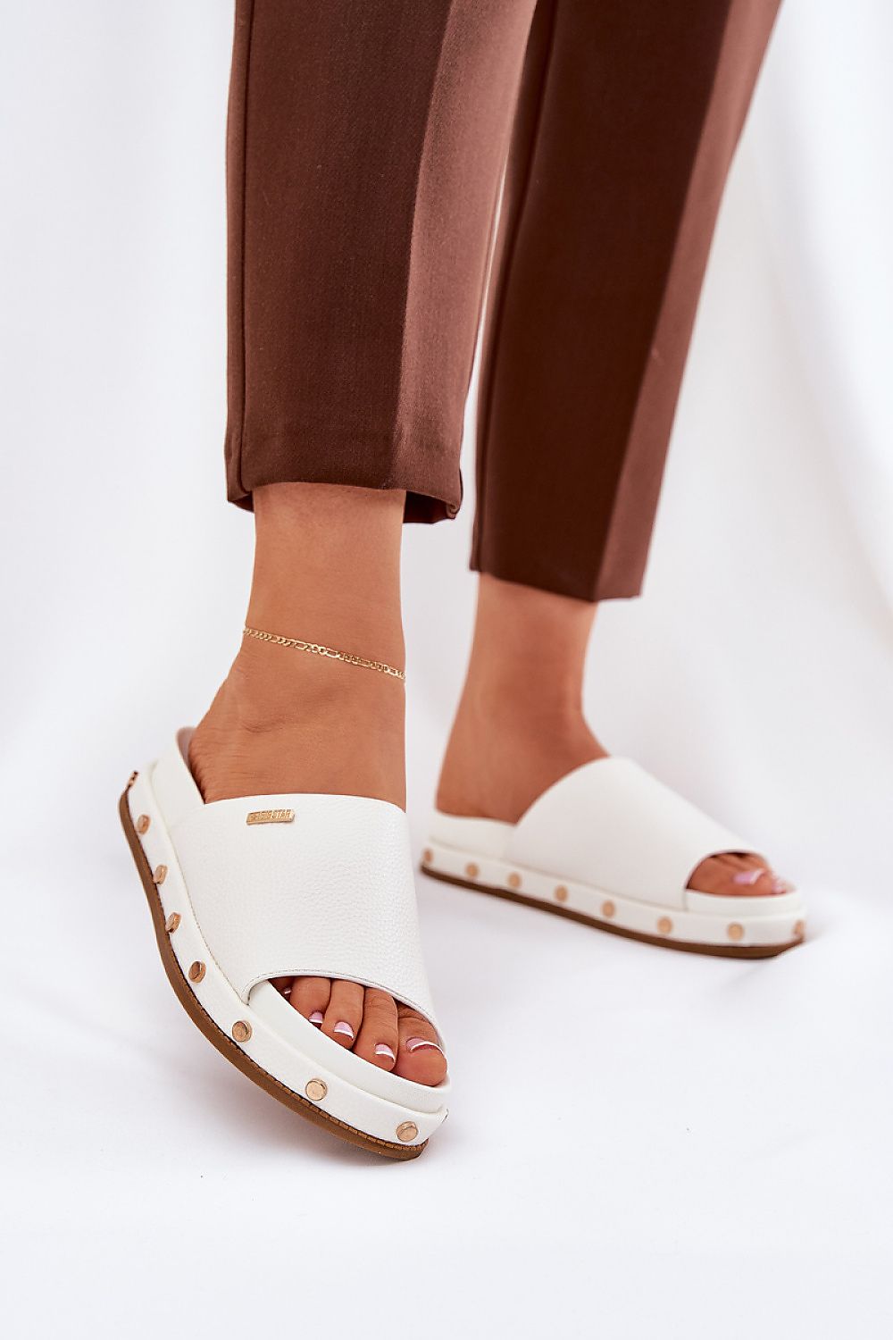 Clacquettes model 211687 Step in style