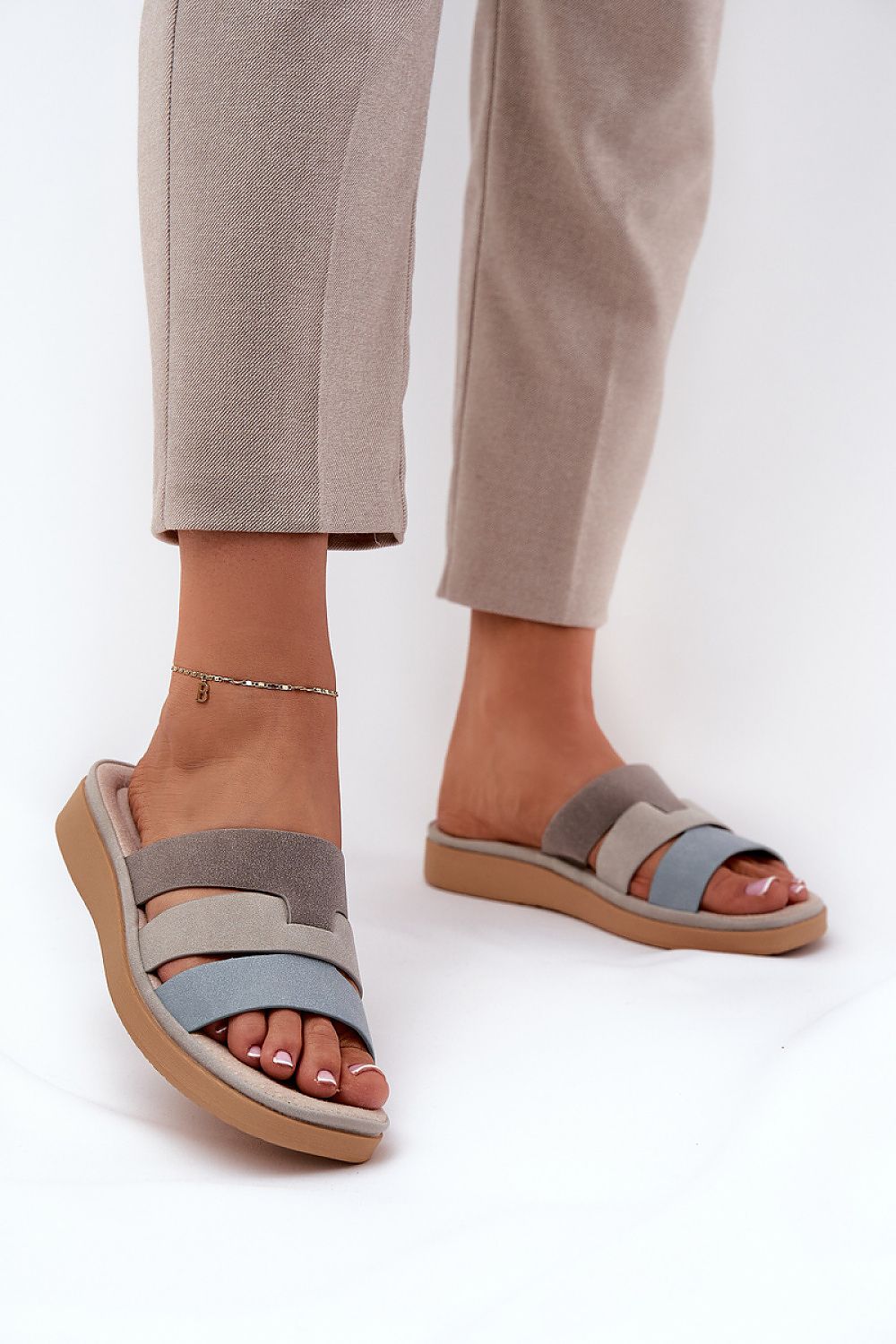 Clacquettes model 211689 Step in style