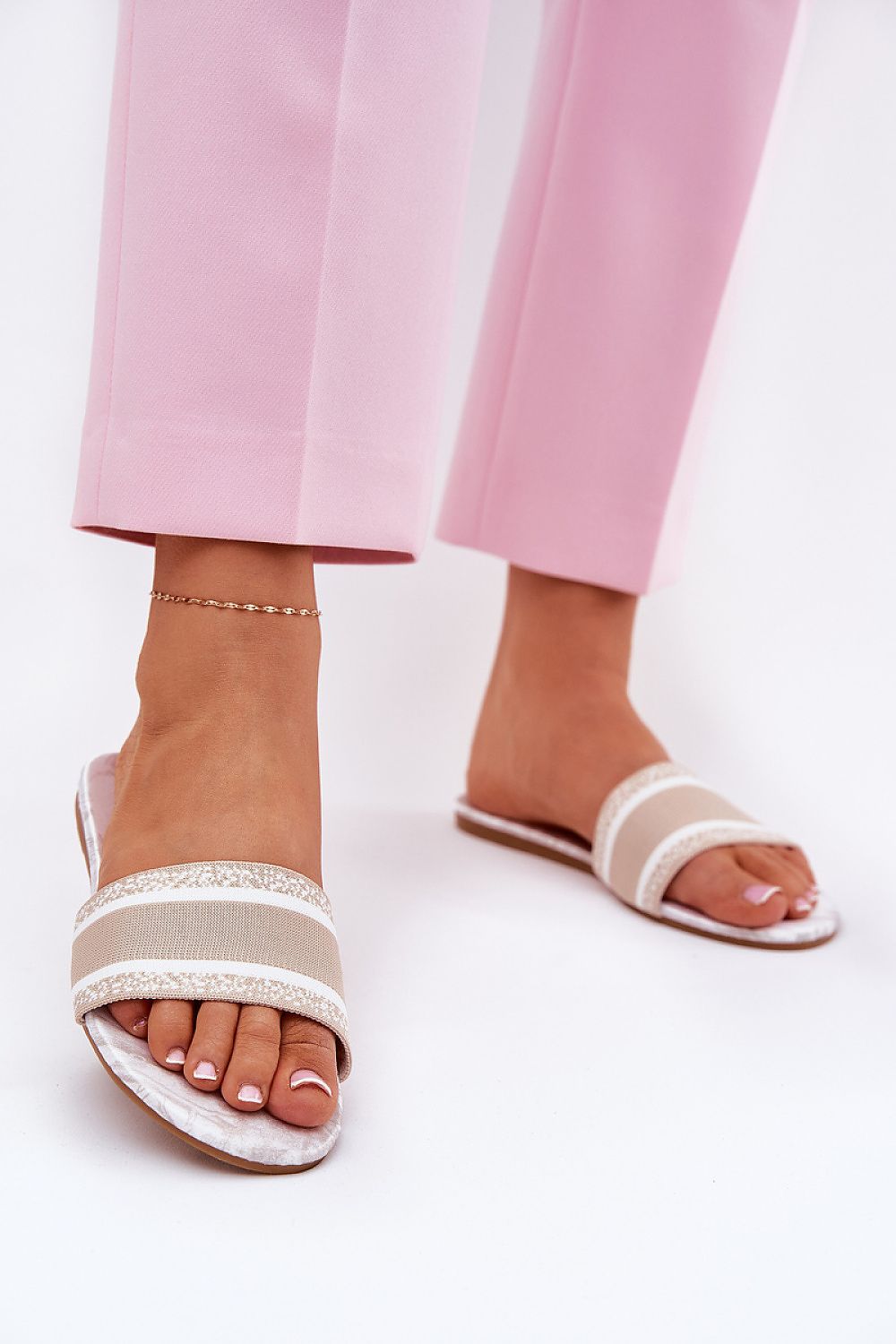 Clacquettes model 211694 Step in style