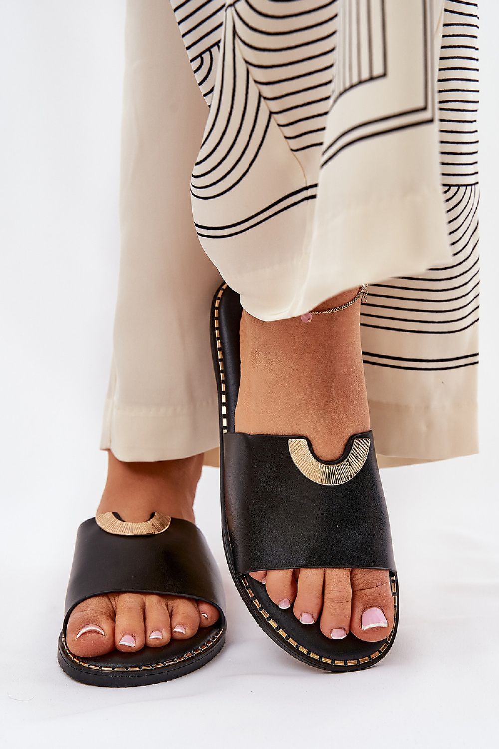 Clacquettes model 211707 Step in style