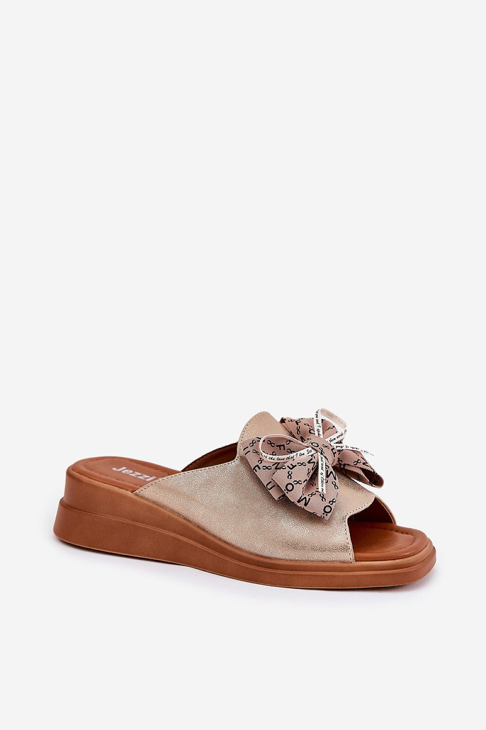 Clacquettes model 211954 Step in style