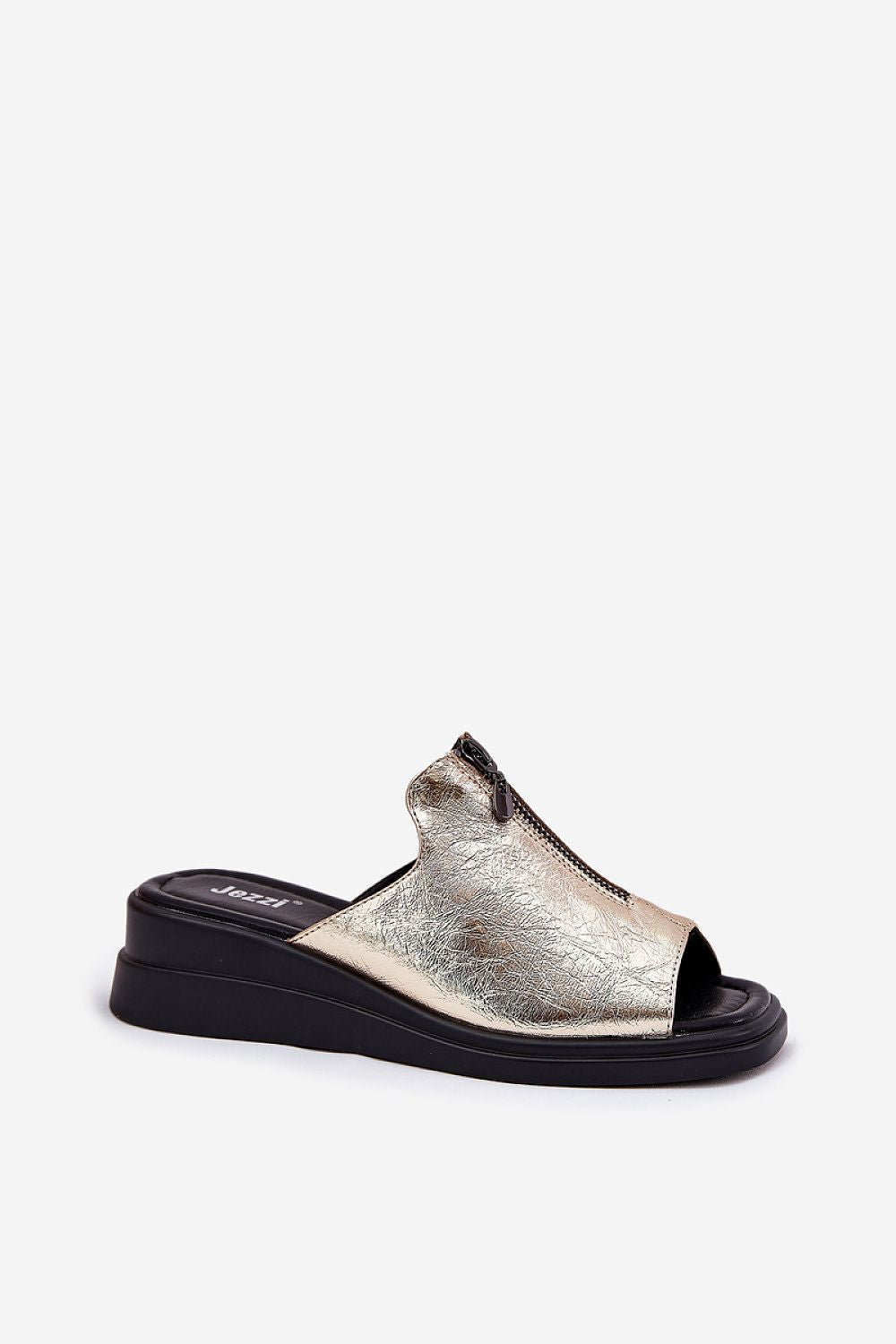 Clacquettes model 211955 Step in style