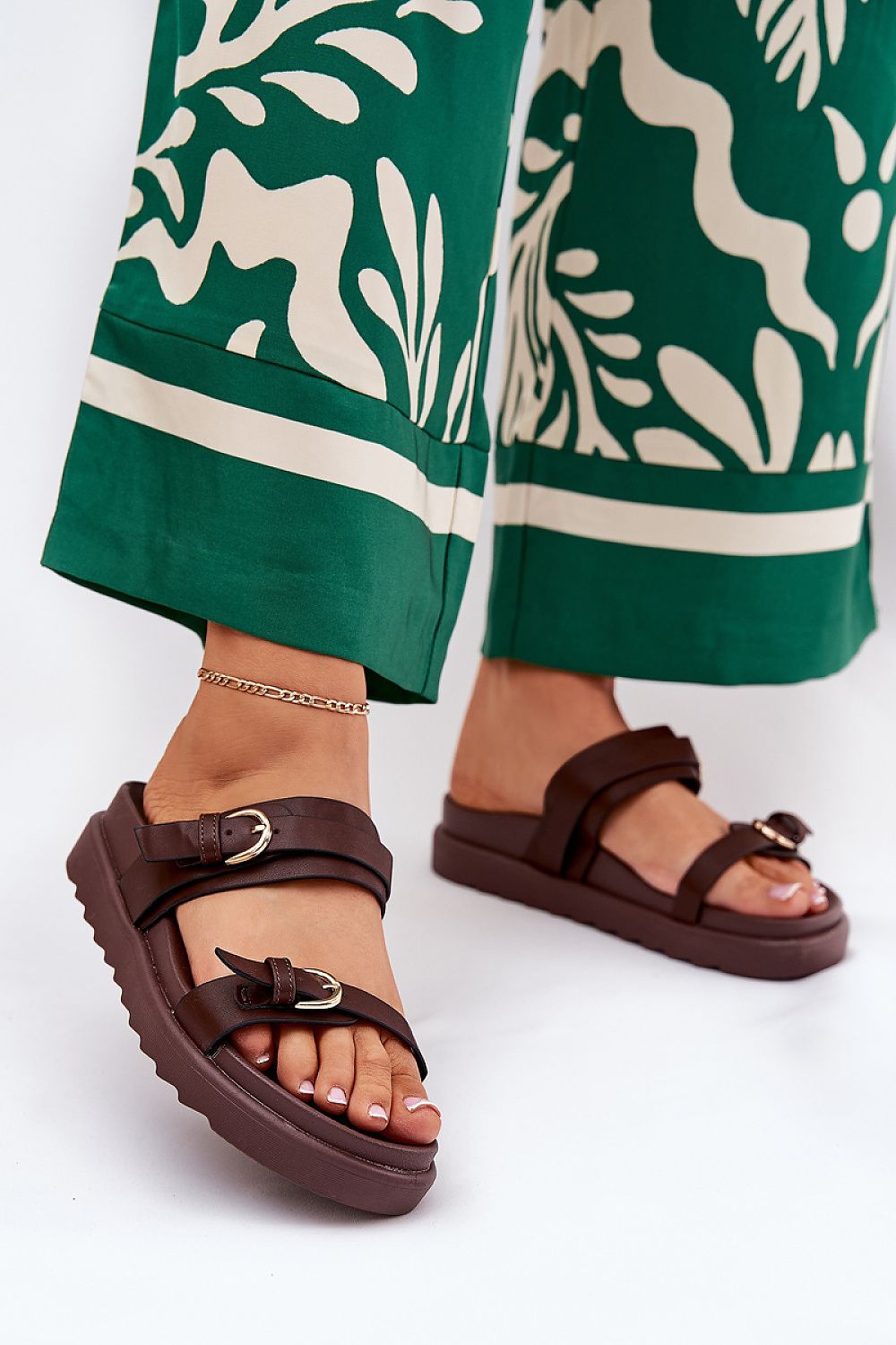 Clacquettes model 212142 Step in style