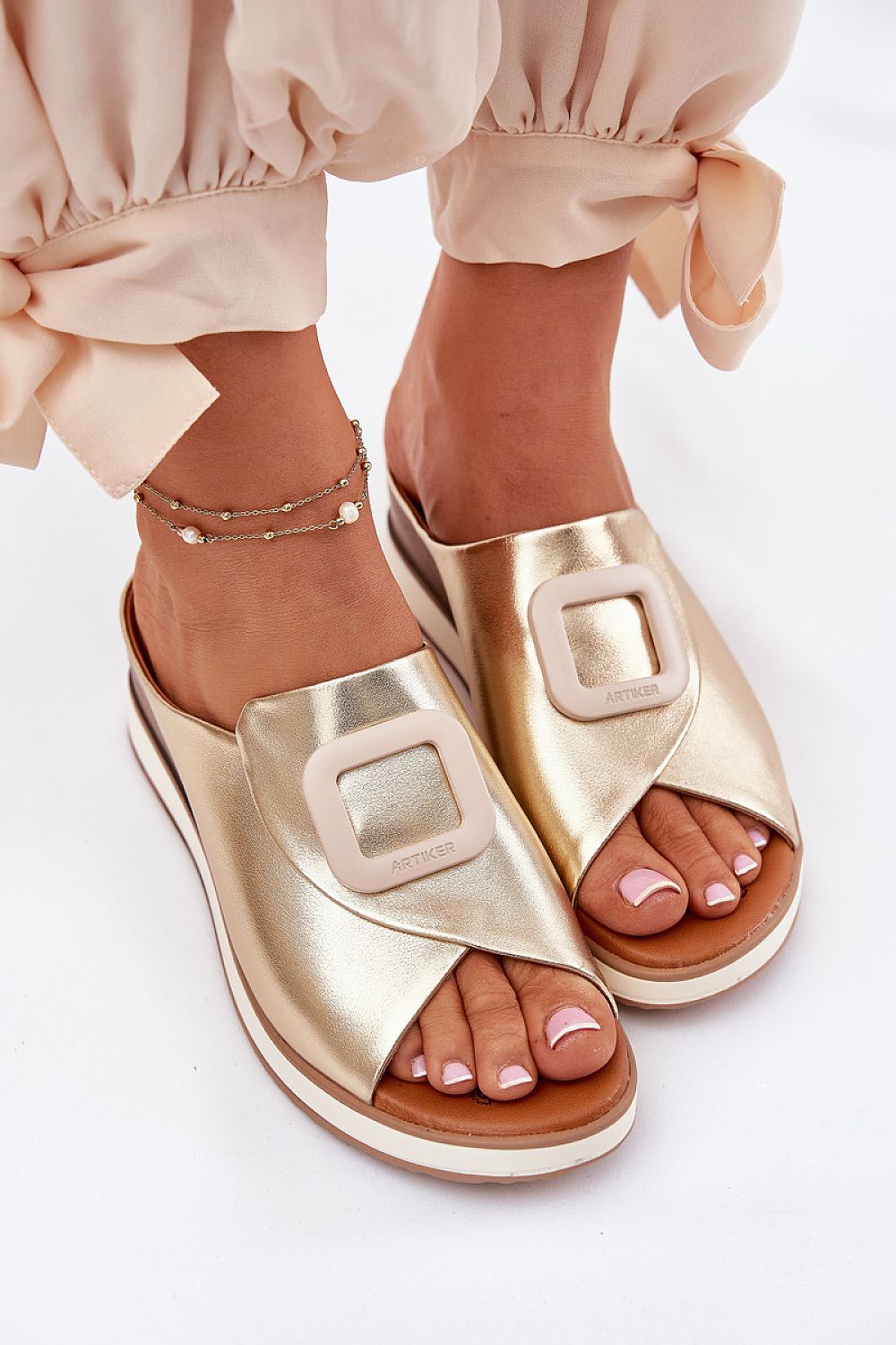 Clacquettes model 212349 Step in style