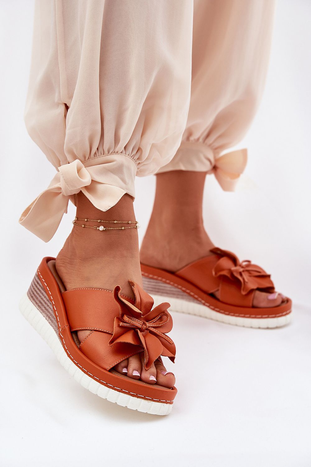 Clacquettes model 212351 Step in style