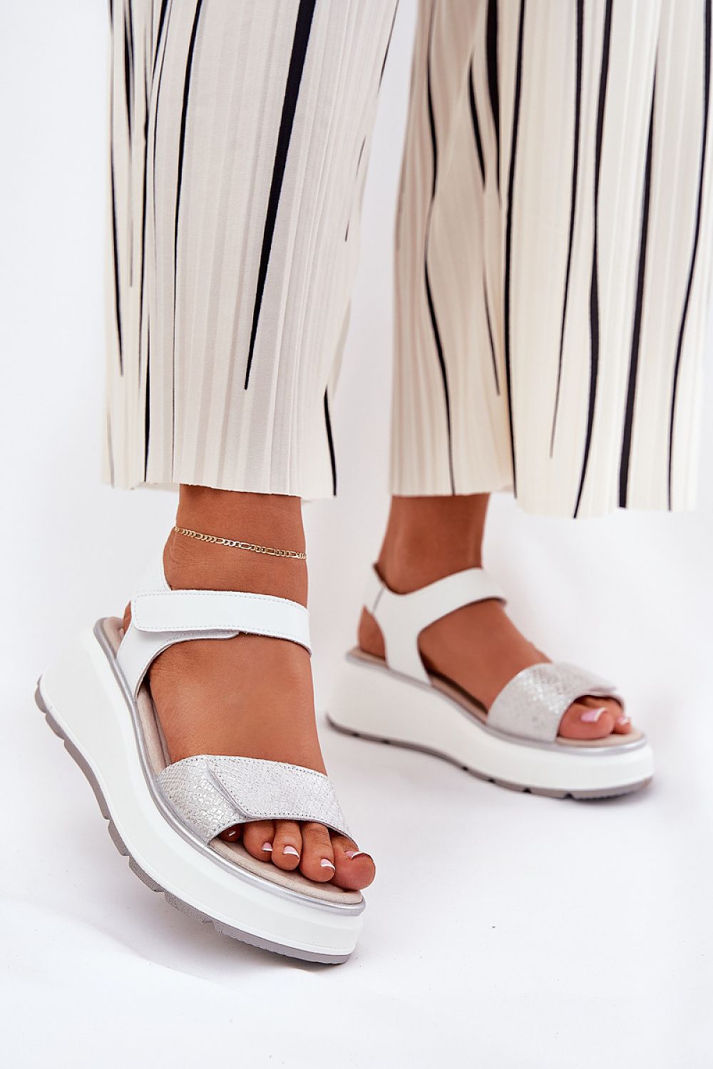 Cothurnes model 212578 Step in style