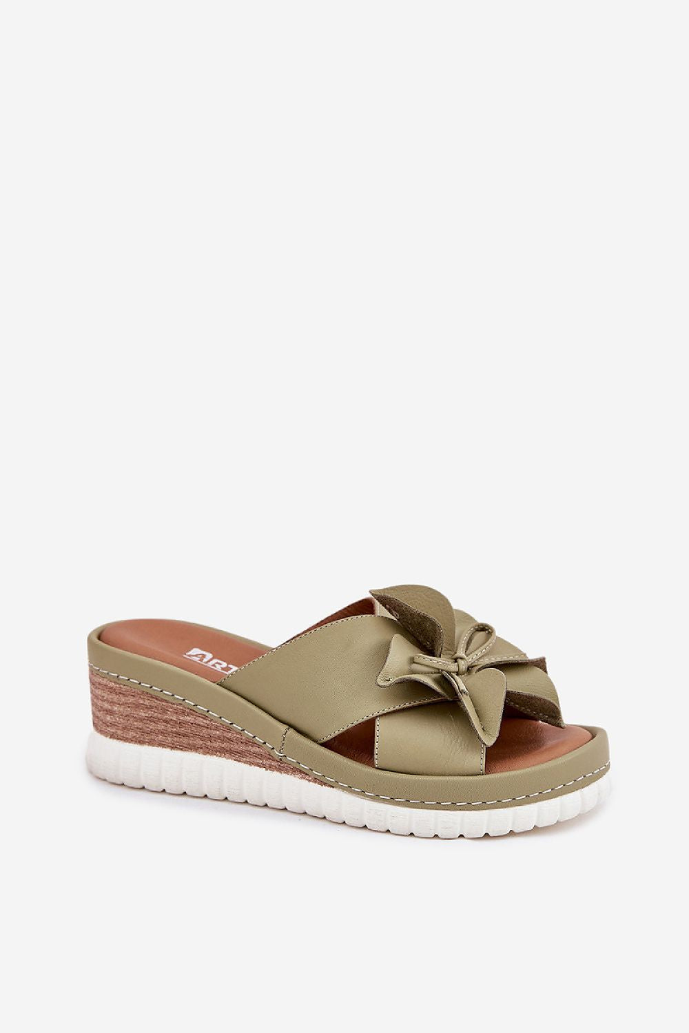 Clacquettes model 212702 Step in style