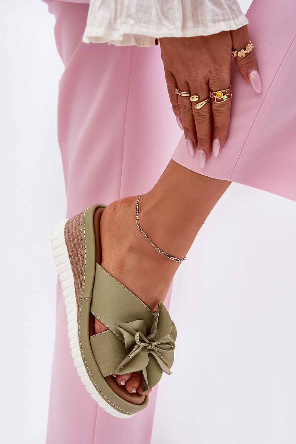 Clacquettes model 212702 Step in style