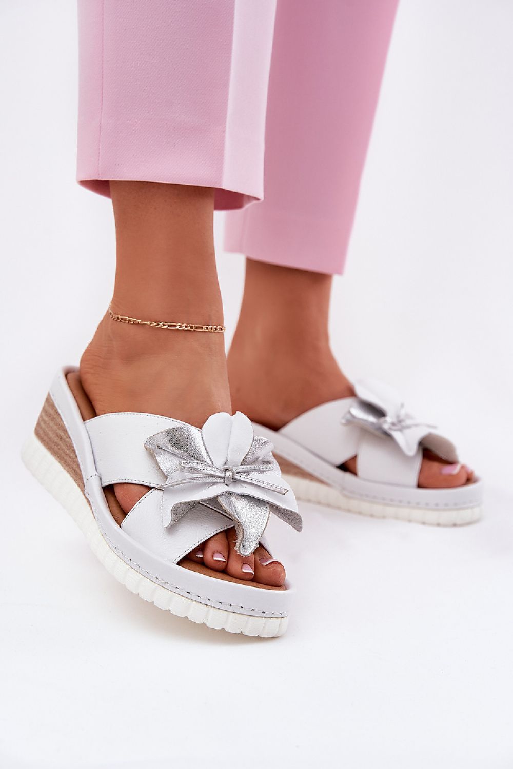 Clacquettes model 212703 Step in style
