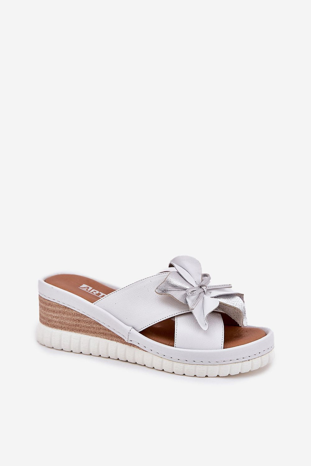 Clacquettes model 212703 Step in style