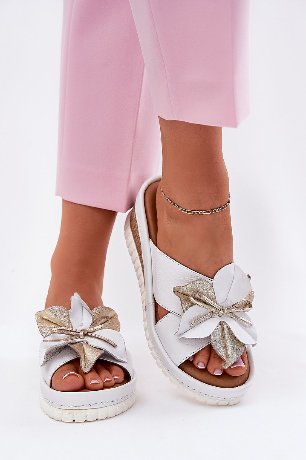 Clacquettes model 212704 Step in style
