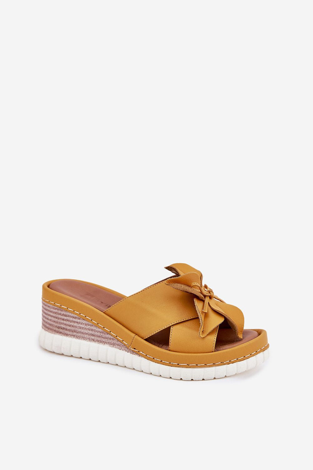 Clacquettes model 212705 Step in style