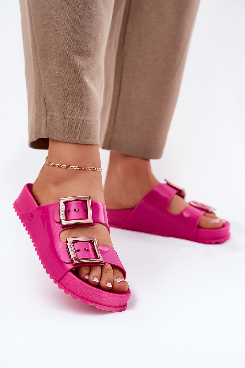 Clacquettes model 212707 Step in style