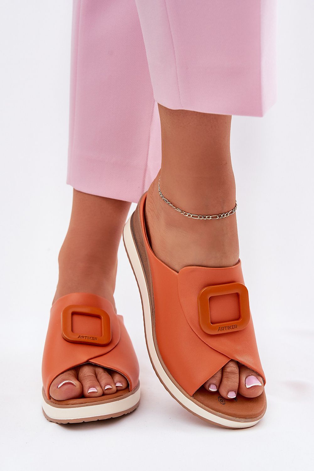 Clacquettes model 212709 Step in style