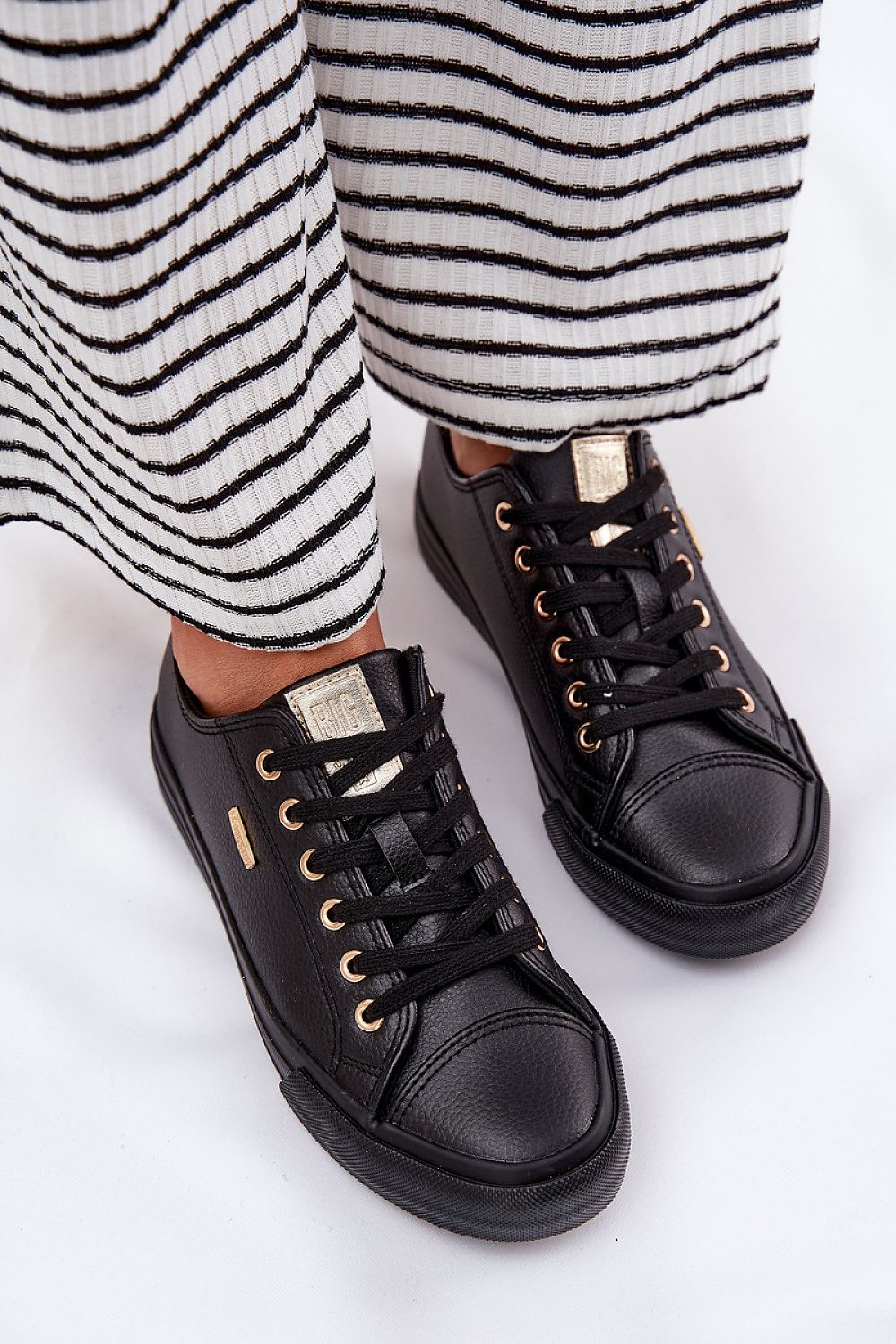 Baskets model 212728 Step in style