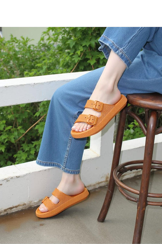 Clacquettes model 212943 Inello