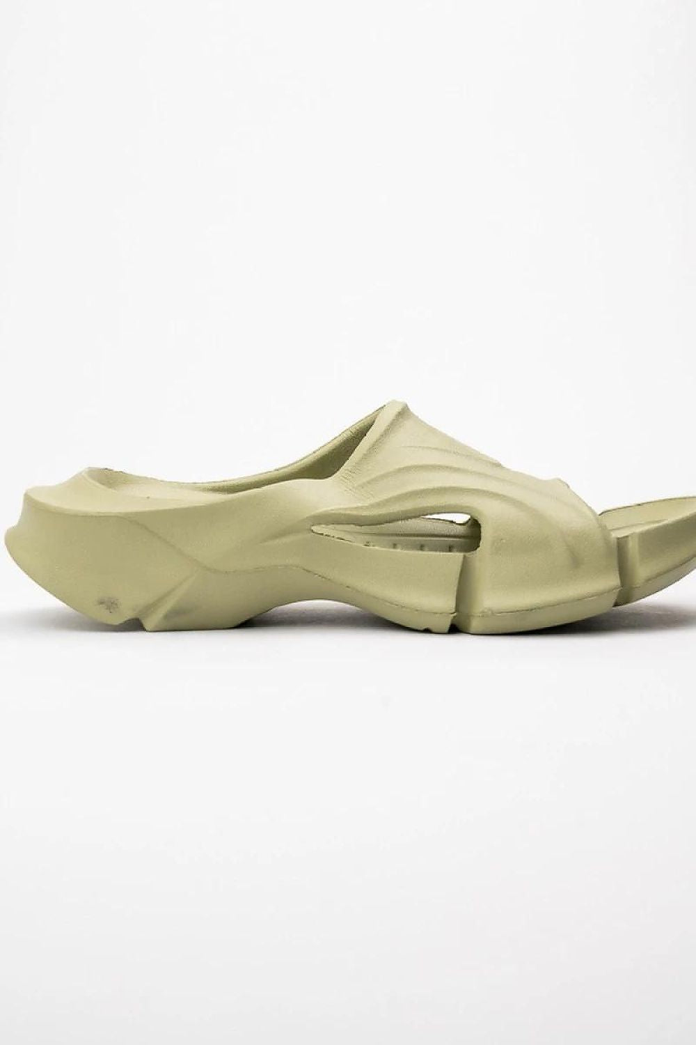 Clacquettes model 212989 Inello