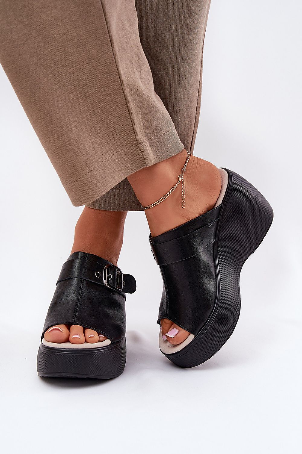 Clacquettes model 213033 Step in style