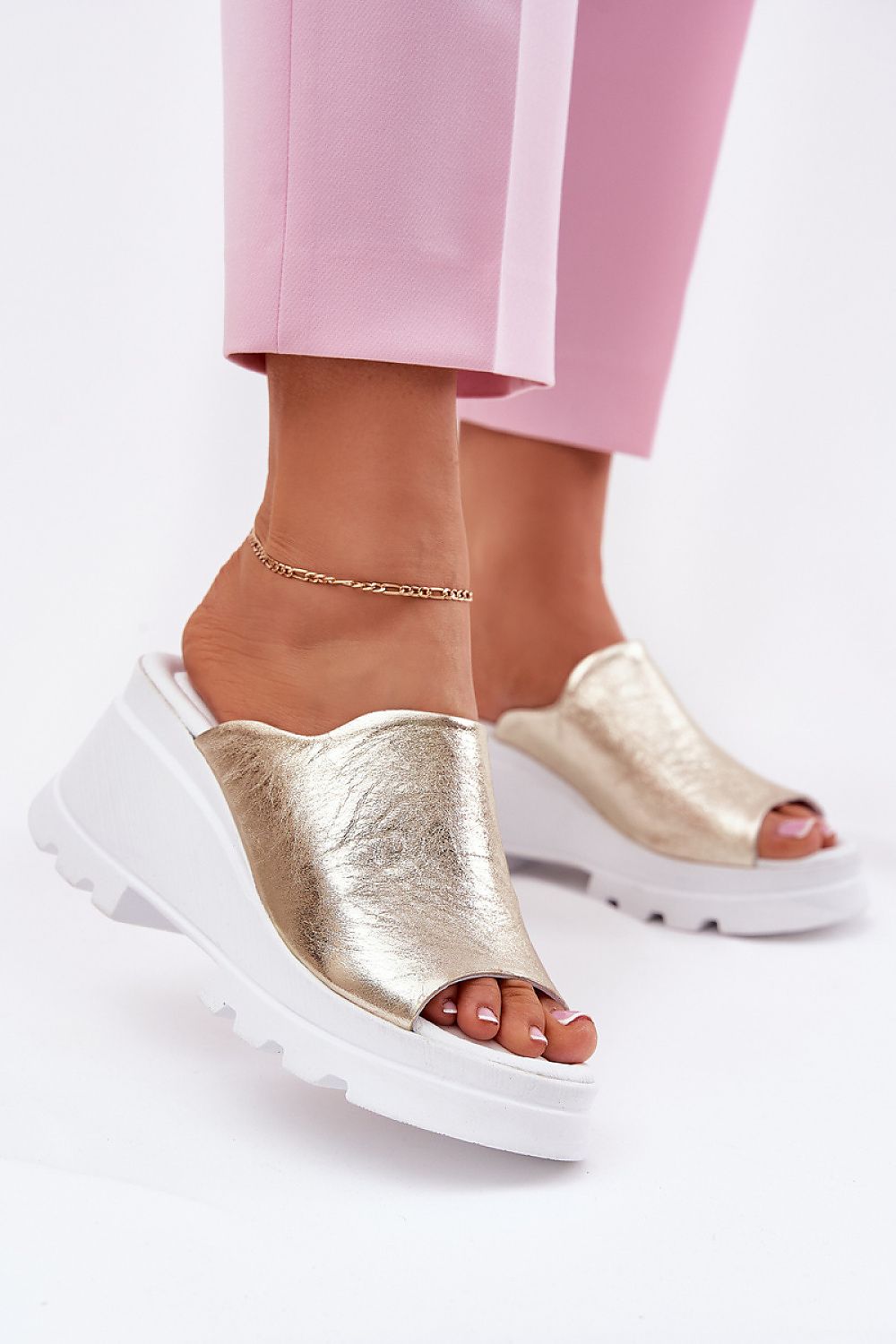 Clacquettes model 213034 Step in style