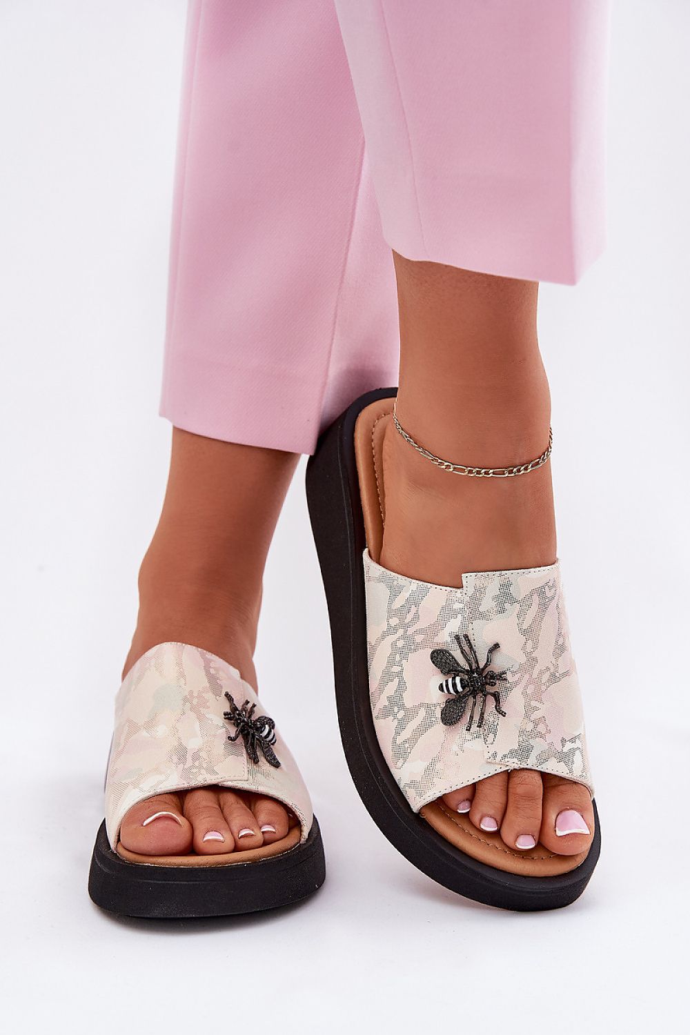 Clacquettes model 213036 Step in style