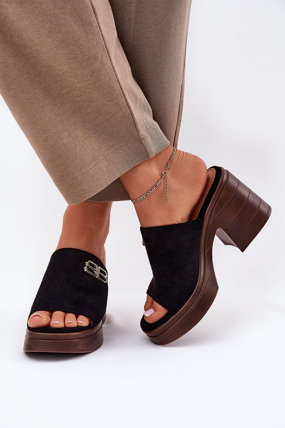 Clacquettes model 213037 Step in style