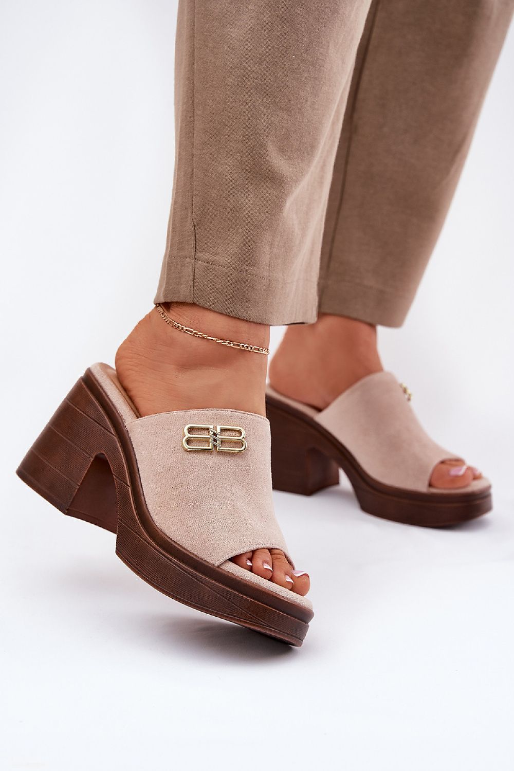 Clacquettes model 213038 Step in style