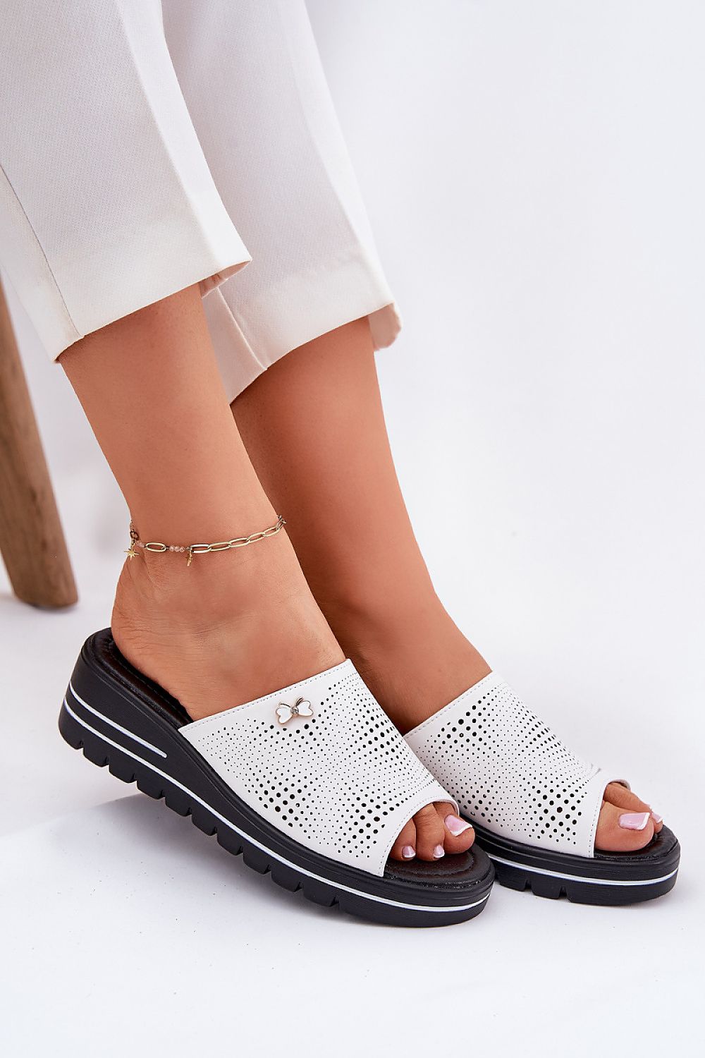 Clacquettes model 213039 Step in style