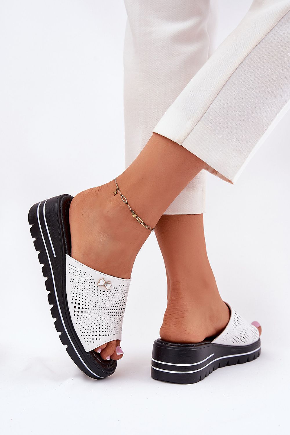 Clacquettes model 213039 Step in style