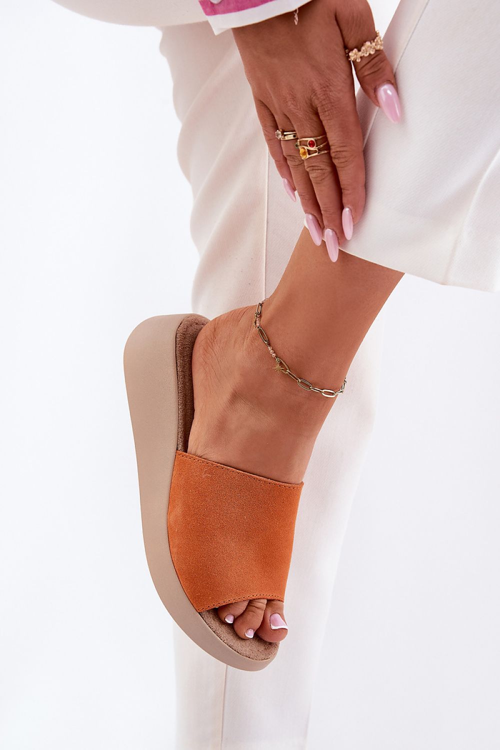 Clacquettes model 213041 Step in style