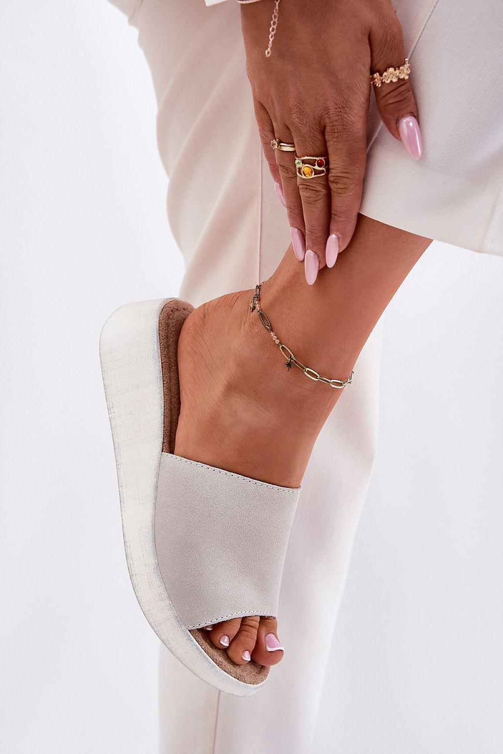 Clacquettes model 213043 Step in style